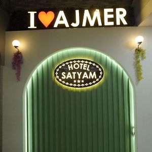 Satyam 2 Min. Walking Distance From Dargah